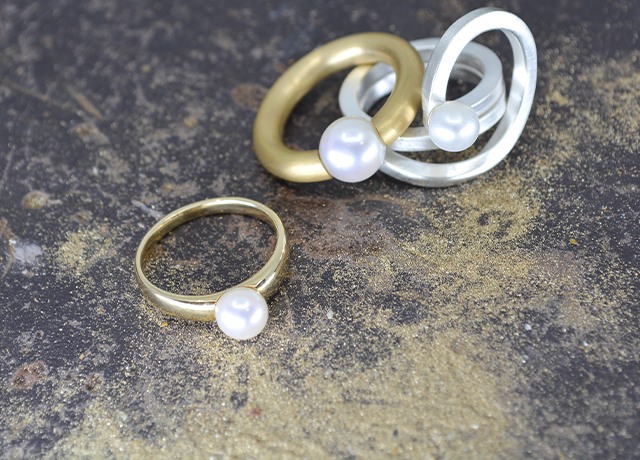 goldene und silberne ringe mit perlen schmuck Goldschmiede Albath
